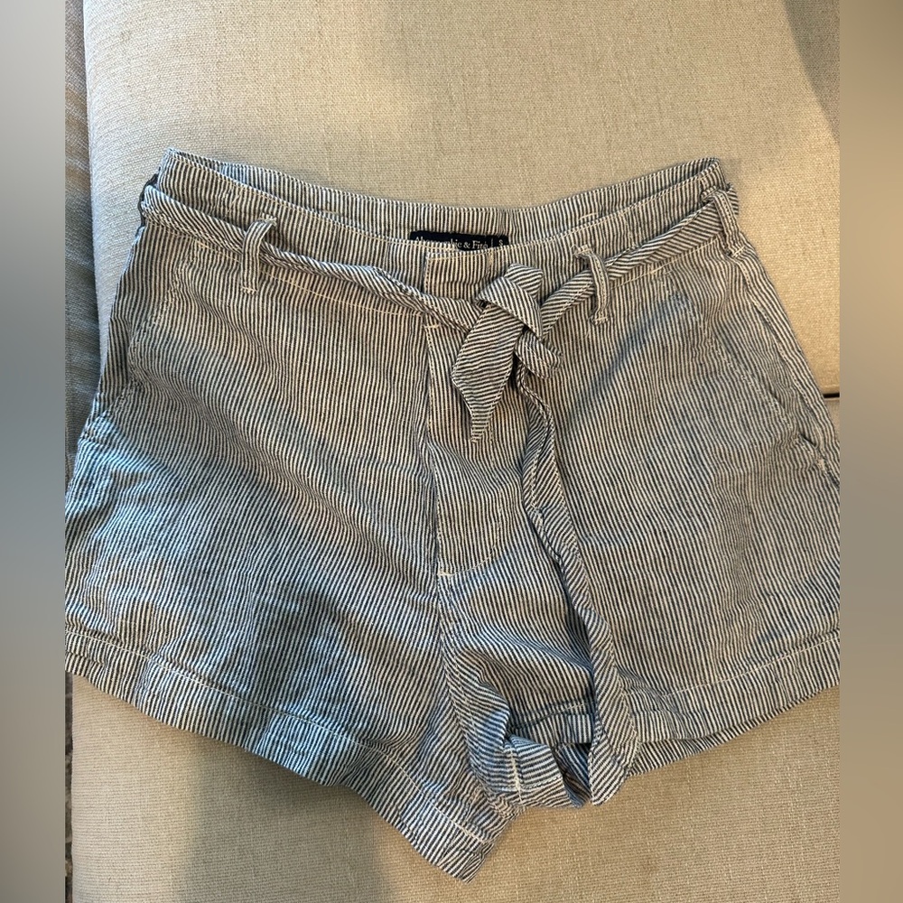 Abercrombie & Fitch High Waist Striped Shorts - Pinstripe (Navy and Cream)